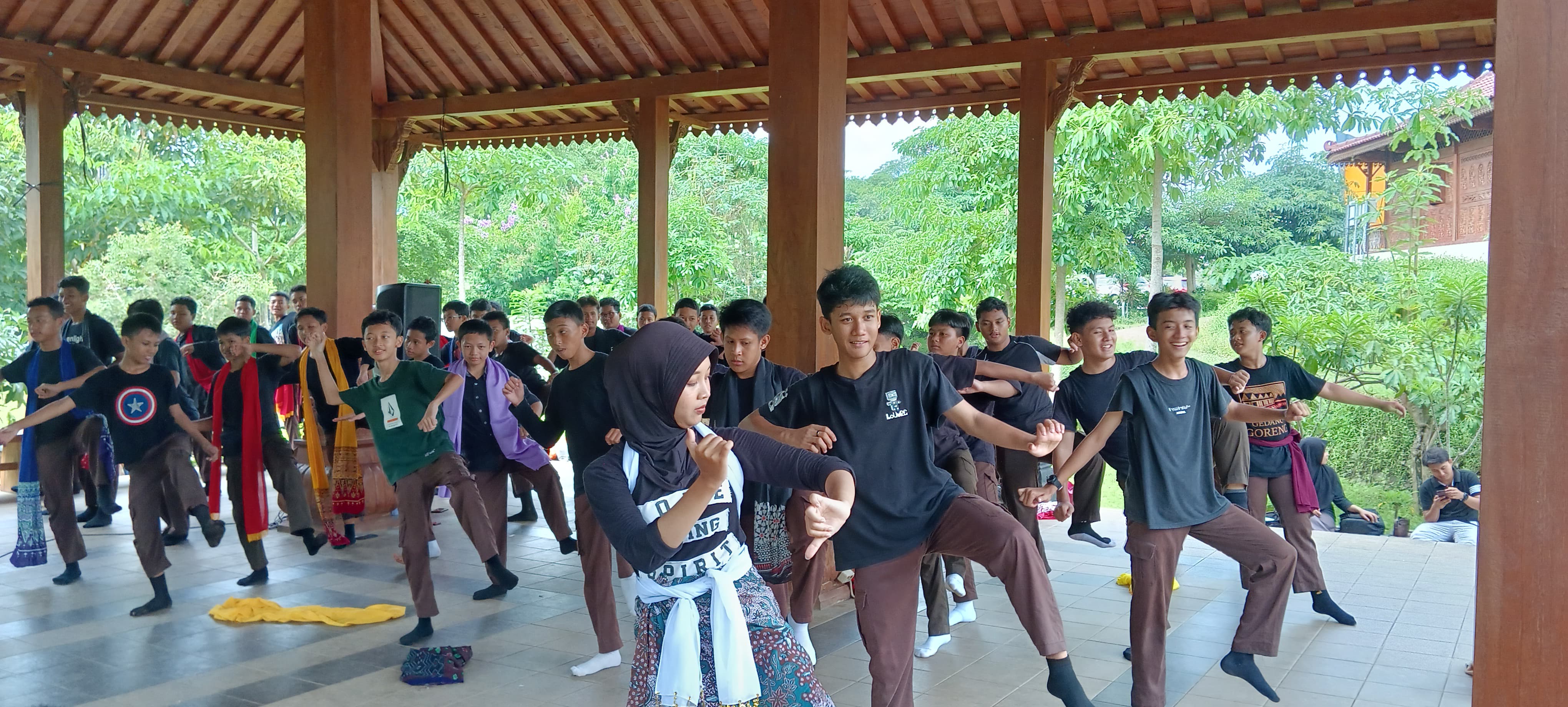 Teknologi Cinta Tradisi Dan Seni_1